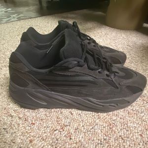 Yeezy 700 V2 vanta